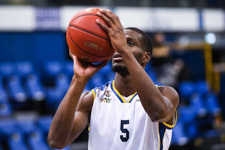 Lahaou Konaté, le joueur de basket des Metropolitans 92 dévoile son 5 de légende.