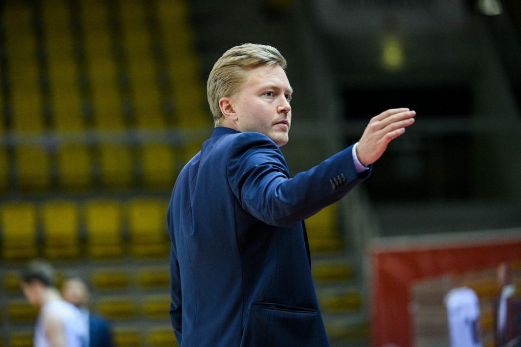 Lassi Tuovi, le coach de la SIG.