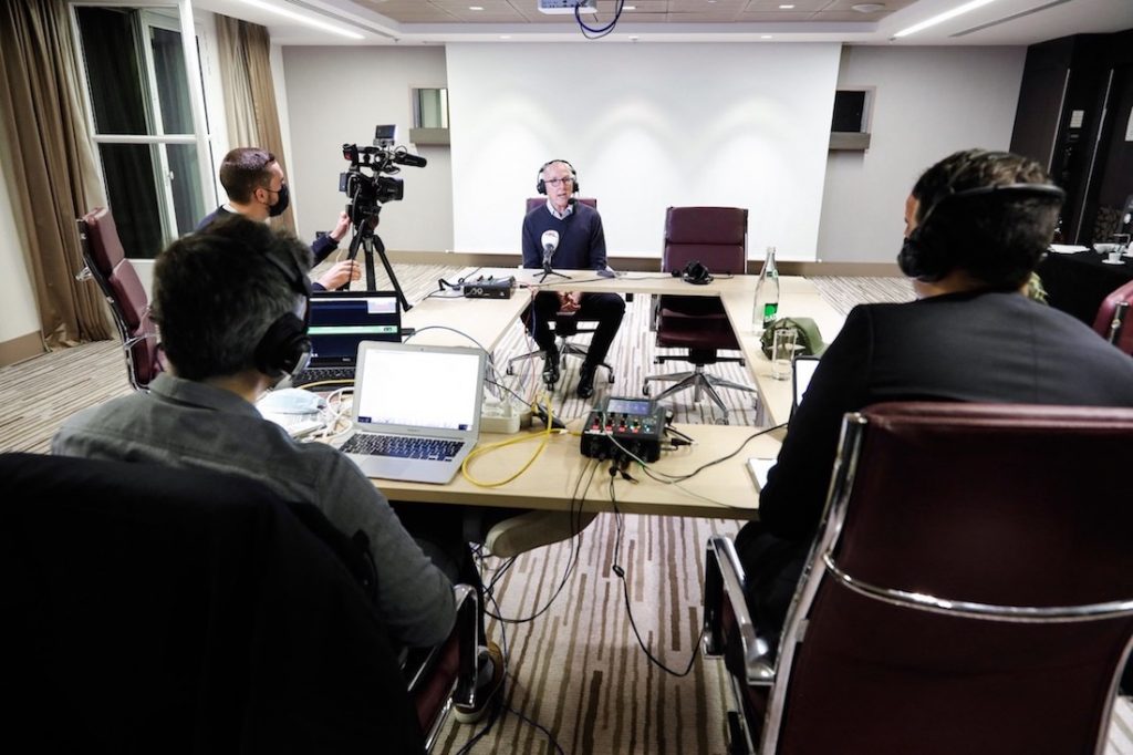 Arnaqueur, guignol ou escroc ? On s’interroge déjà après la visite de Franck McCourt