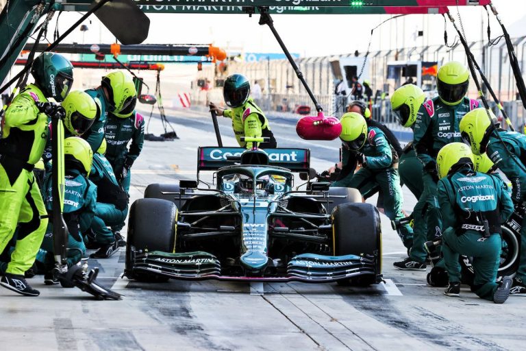 Aston Martin acccueille Vettel.