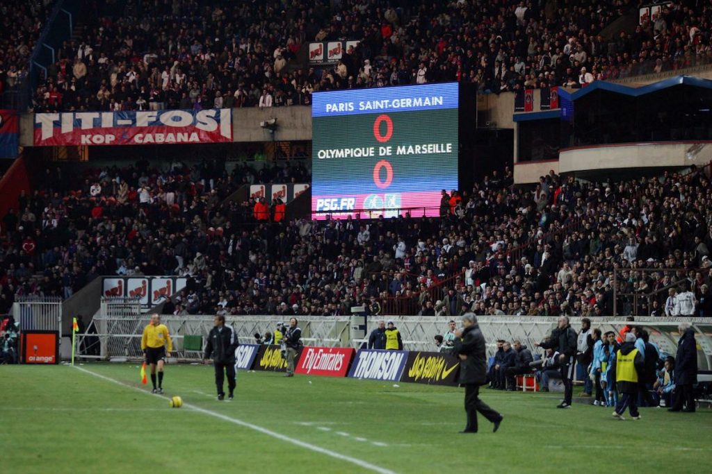 Hommage à Pape Diouf : le 5 mars 2006, il ridiculise le PSG au Parc