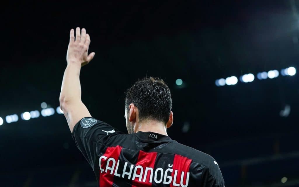 Transferts : Hakan Calhanoglu (AC Milan) vers l’ennemi de l’Inter