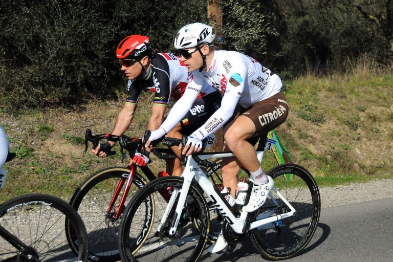 Les coureurs du Tour vont s'attaquer à une très longue étape.