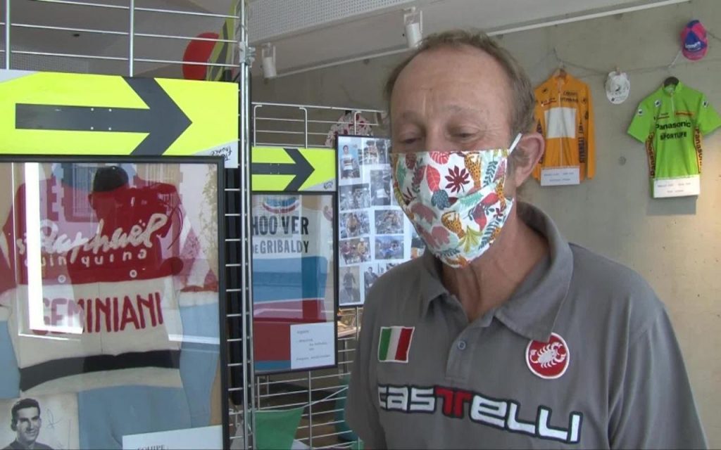 Gilles Joannes grand collectionneur de maillots avec plus de 4200 pièces