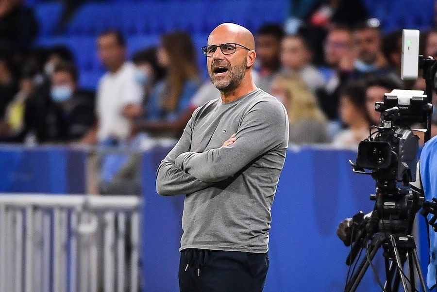 Lyon : Peter Bosz met la pression et réclame un “joueur de qualité” par ligne