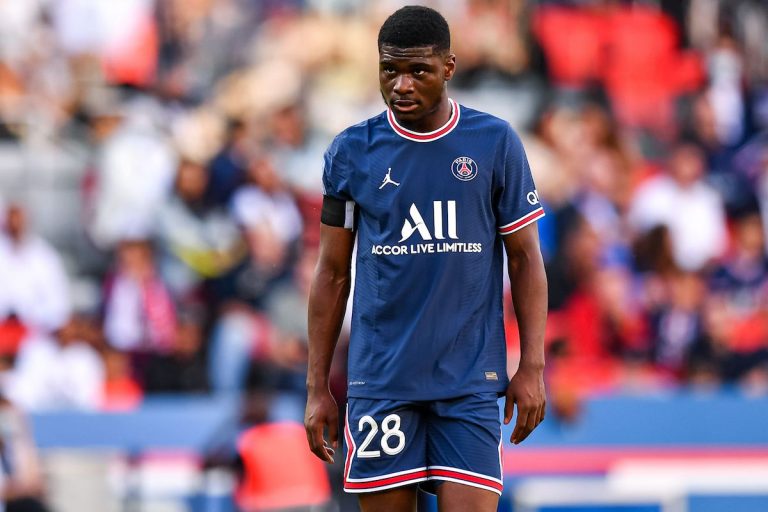 Dina-Ebimbe a intégré le groupe pro de stars du PSG.