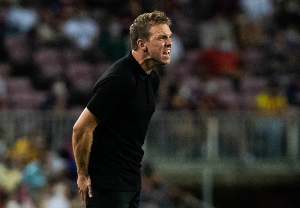 Un micro et une oreillette pour permettre au coach de transmettre ses consignes ?