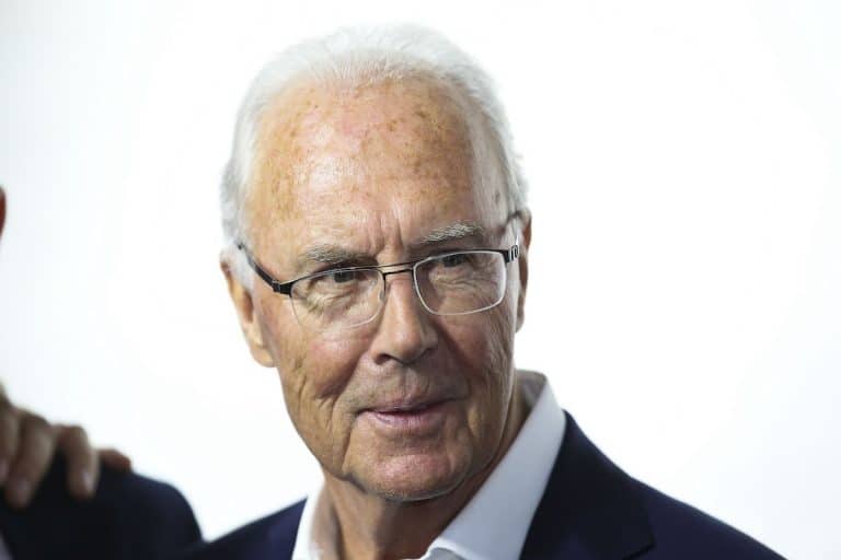 Le « Kaiser » Beckenbauer brise le mur avec le premier ballon d'or pour un défenseur.