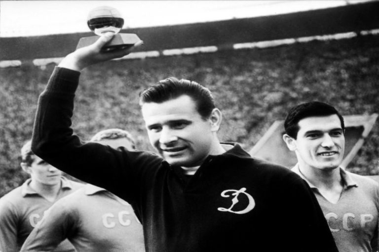 Lev Yachine seul gardien a avoir remporté le ballon d'Or avec l'URSS.
