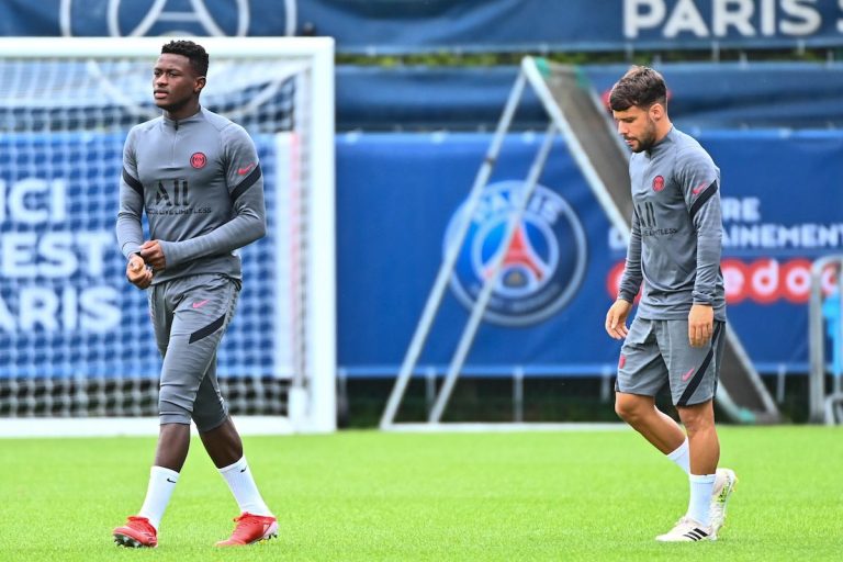 Juan Bernat et Nuno Mendes concurrents au poste de latéral.