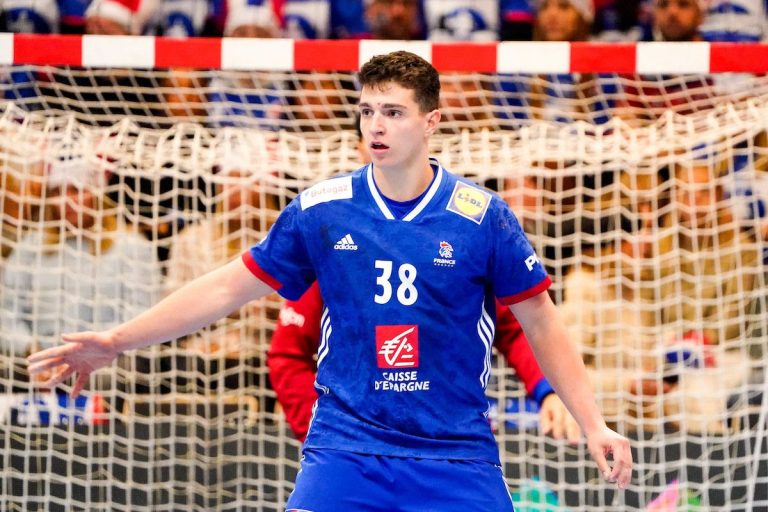 Devenu pro en 2021, Arthur Lenne s’affirme, petit à petit, à 20 ans, dans le groupe du MHB. Appelé en équipe de France, en octobre dernier, le jeune pivot a ainsi pu accompagner son grand frère en Bleus et vivre un rêve éveillé.
