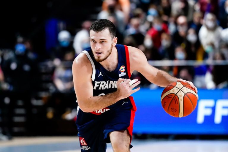 Axel Julien présente son 5 de rêve.