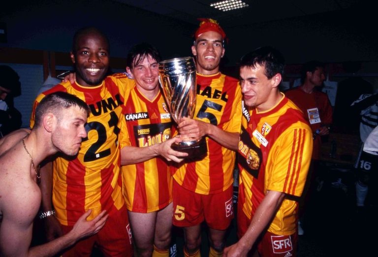 Le RC Lens décroche son premier titre en 1998.
