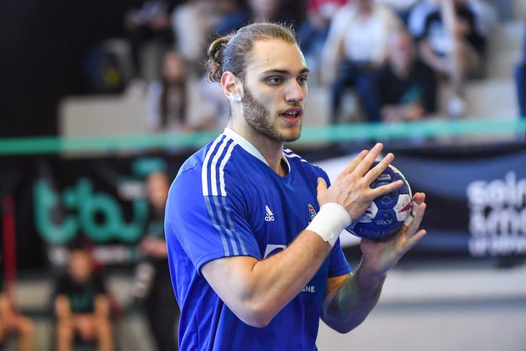 Matthéo Fadhuile exaspère les défenses de hand.