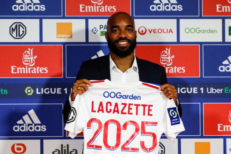 Alexandre Lacazette se livre sur ses ambitions.
