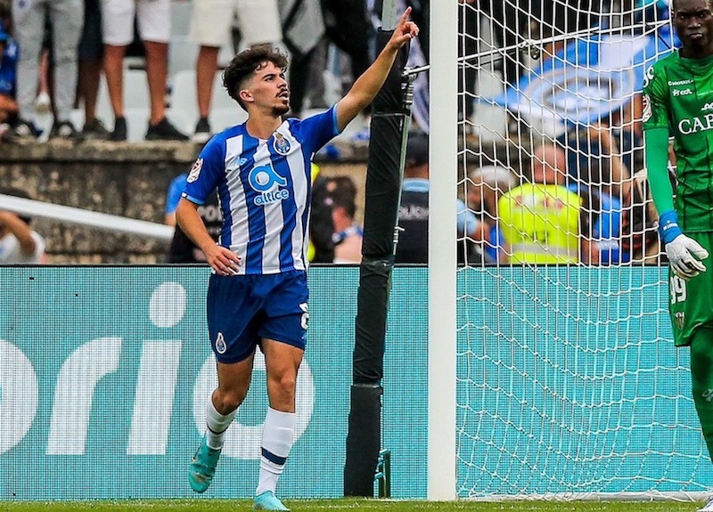 TRANSFERTS : qui est Vitinha, la pépite portugaise annoncée au PSG ?