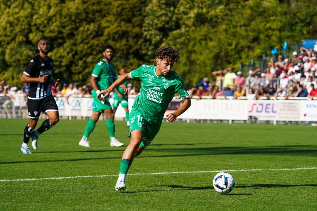 L'AS Saint-Etienne est le grand favori pour reprendre le wagon de la Ligue 1.