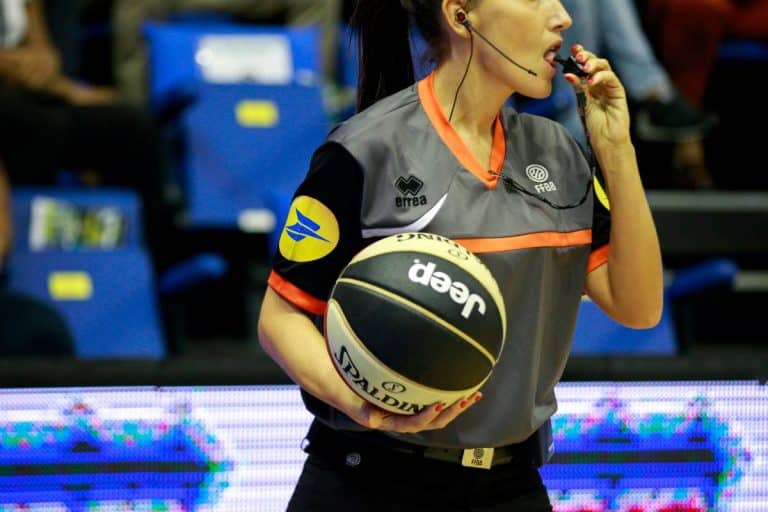 Marion Ortis vit à fond sa passion de l'arbitrage dans le basket