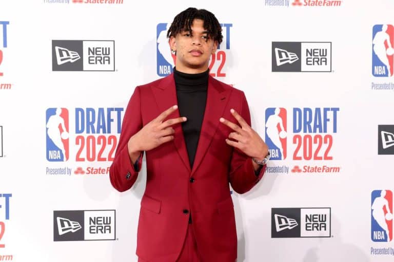 Ousmane Dieng a fait forte impression en NBA. Le joueur passe sous le radar de ses proches qui en disent plus sur le 11ème de la draft.