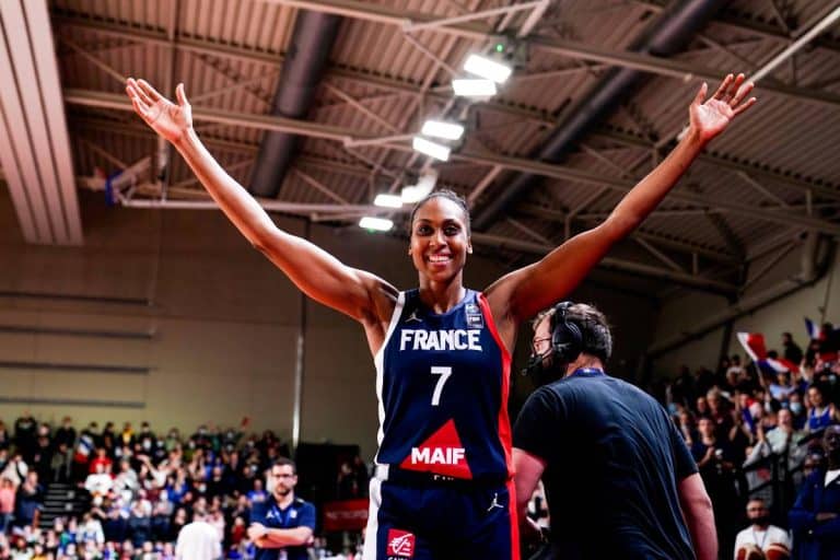 Après 15 années à l’étranger, simplement entrecoupées d’un passage à l’ASVEL en 2017, Sandrine Gruda revient en France. Elle a été convaincue par le projet villeurbannais.