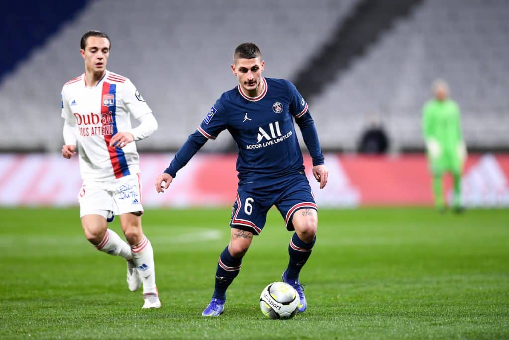 Maxence Caqueret et Marco Verratti jouent au même poste.