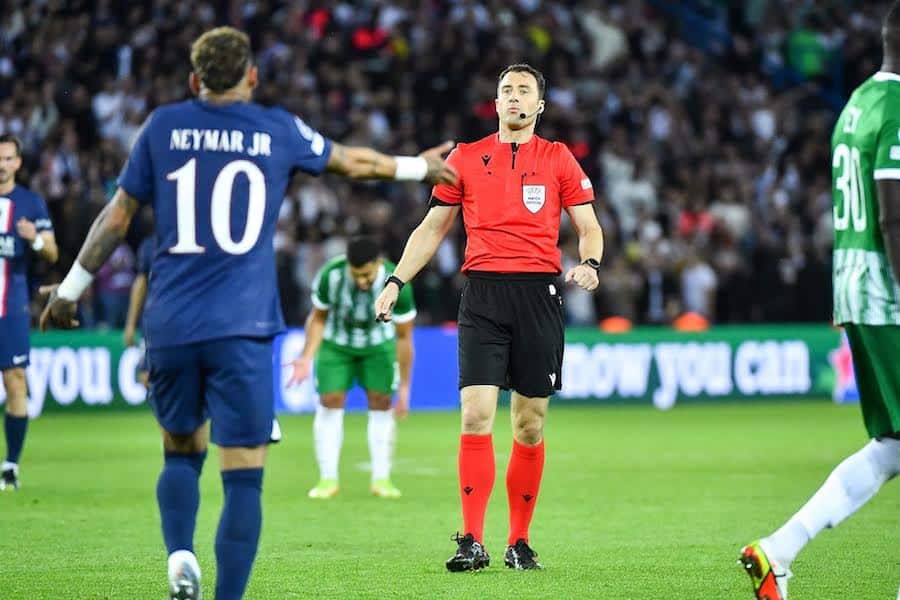 Temps additionnel : un arbitrage à double vitesse et aux lourdes conséquences pour le PSG