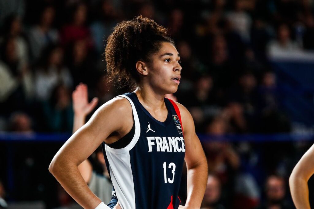 Janelle Salaun : « J’apprends à gérer le fait d’être sous les projecteurs »