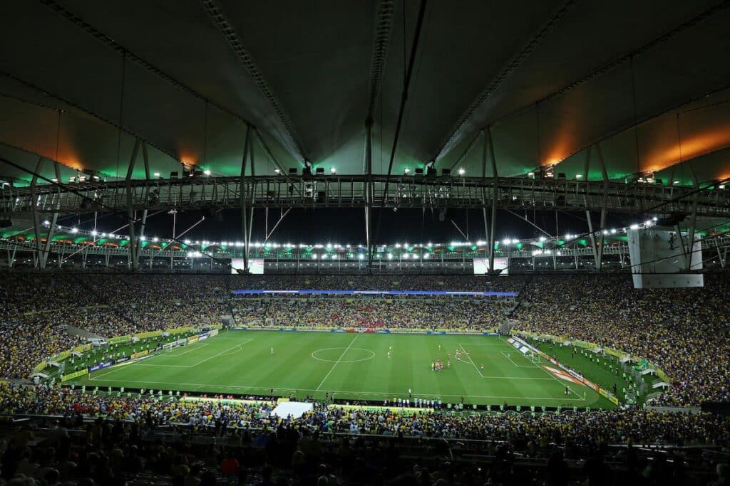 Bombonera, Maracana, San Siro, Old Trafford, Vélodrome… Le TOP 10 des stades de foot