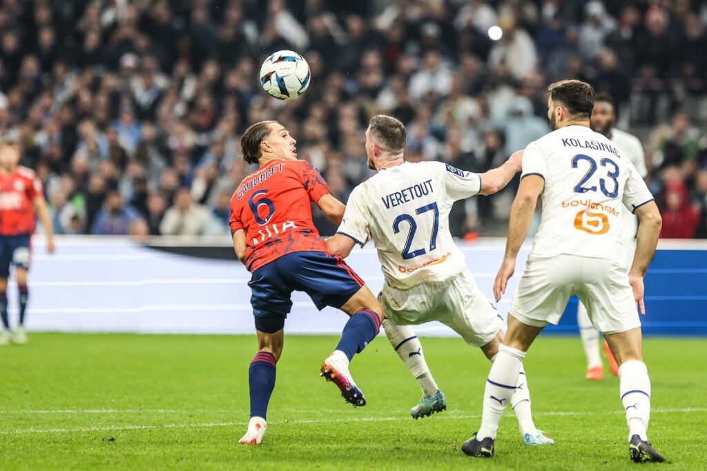 Caqueret et Veretout lors d'OM-OL en nnovembre.