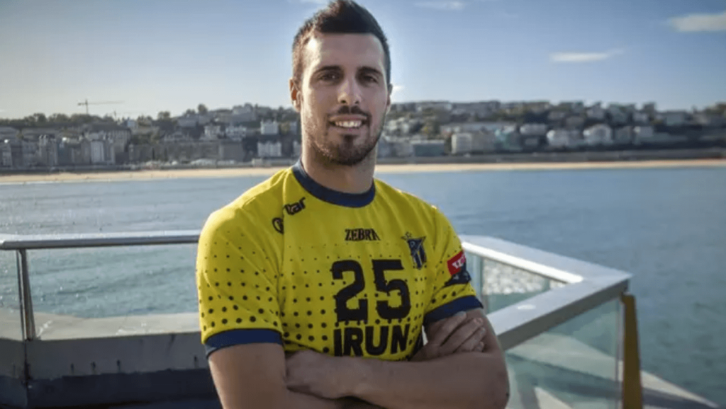 Jon Azkue signe à Limoges.