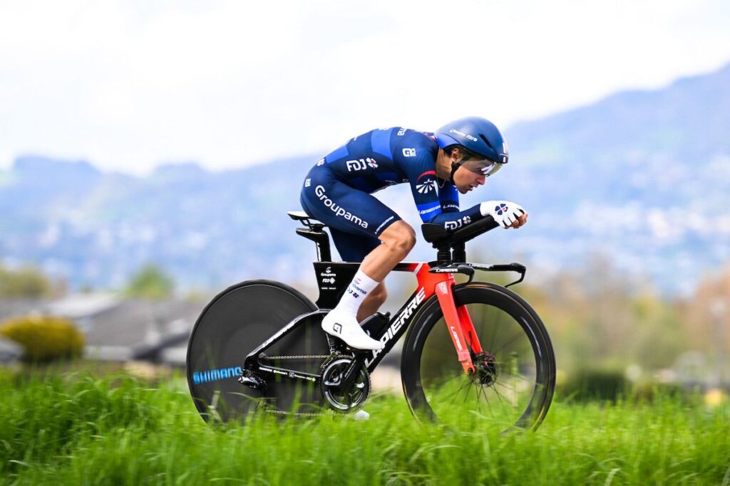 Lenny Martinez, fait partie des 5 coureurs français qui succéderont à Bardet et Gaudu.