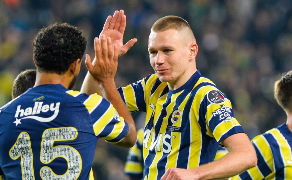 Transferts : qui est Attila Szalai (Fenerbahçe), le successeur idéal de Dante à Nice ?