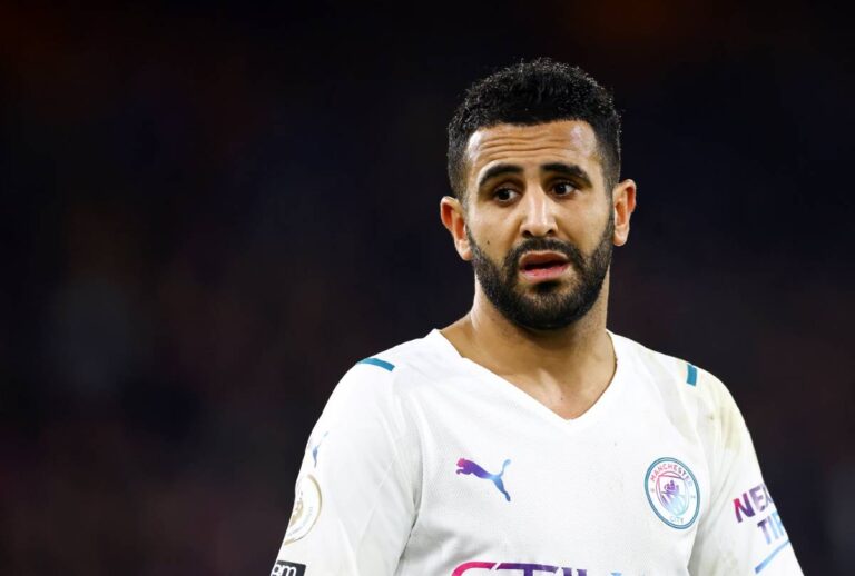 Riad Mahrez quitte Manchester City pour 35 millions d'euros et rejoint l'Arabie Saoudite.