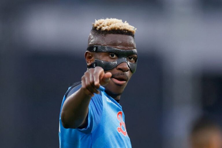 Victor Osimhen et le Napoli devraient être ensemble l'an prochain malgré l'offre du PSG.
