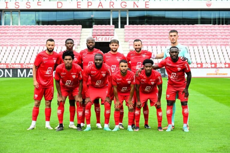 Dijon vise la montée express en Ligue 2. Le club n'a pas le choix.