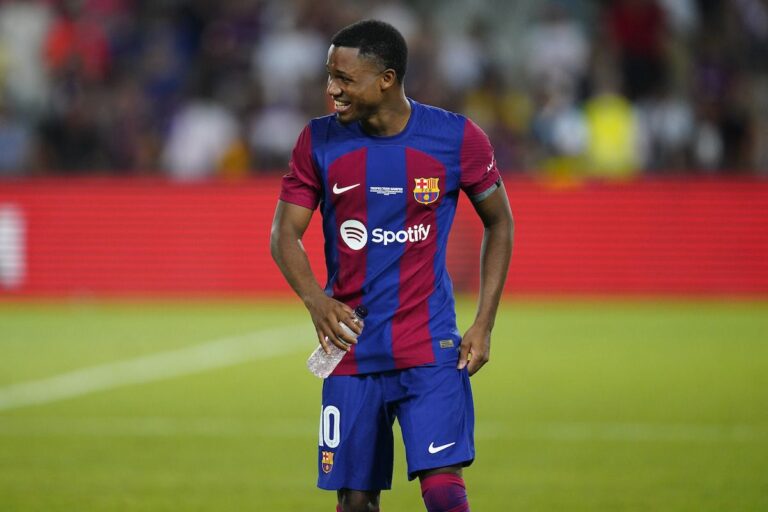 Ansu Fati a annoncé vouloir quitter le FC Barcelone.