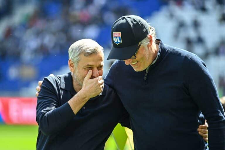 Bruno Genesio avec Laurent Blanc. En l'espace de 4 ans, Lyon a consommé 4 entraîneurs. Beaucoup trop pour les Gones.