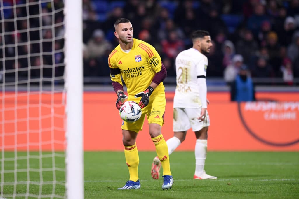 Tenu en laisse par la DNCG, l’OL à Lens avec un quatrième staff aux commandes !