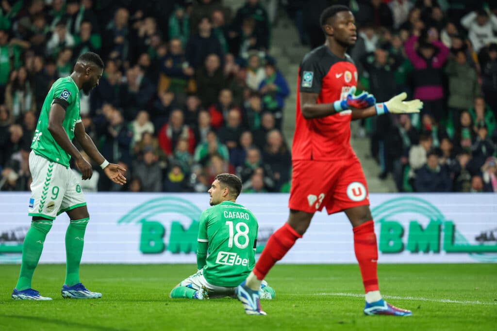 Les Verts ont tout gâché, Laurent Batlles sous pression