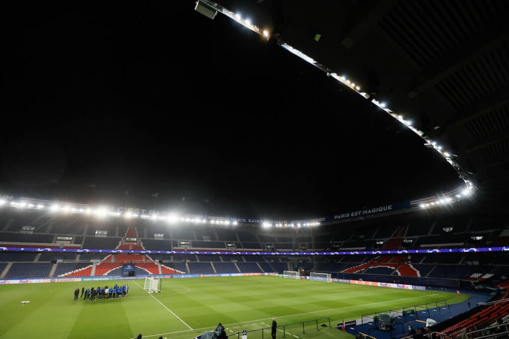 Parc des Princes : ce maire adjoint qui pousse violemment le PSG dehors !