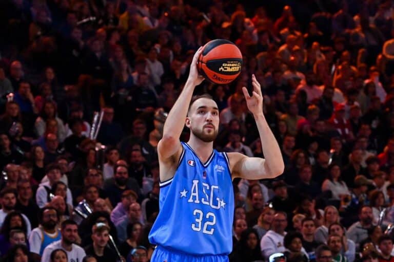 Bastien Vautier raconte son quotidien à porteil.