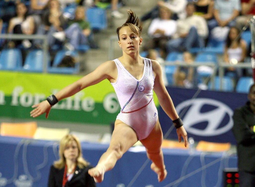 Emilie Le Pennec championne olympique aux barres rentre dans la légende.
