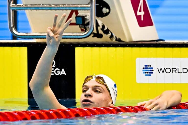 Léon Marchand vise le titre olympique à Paris.