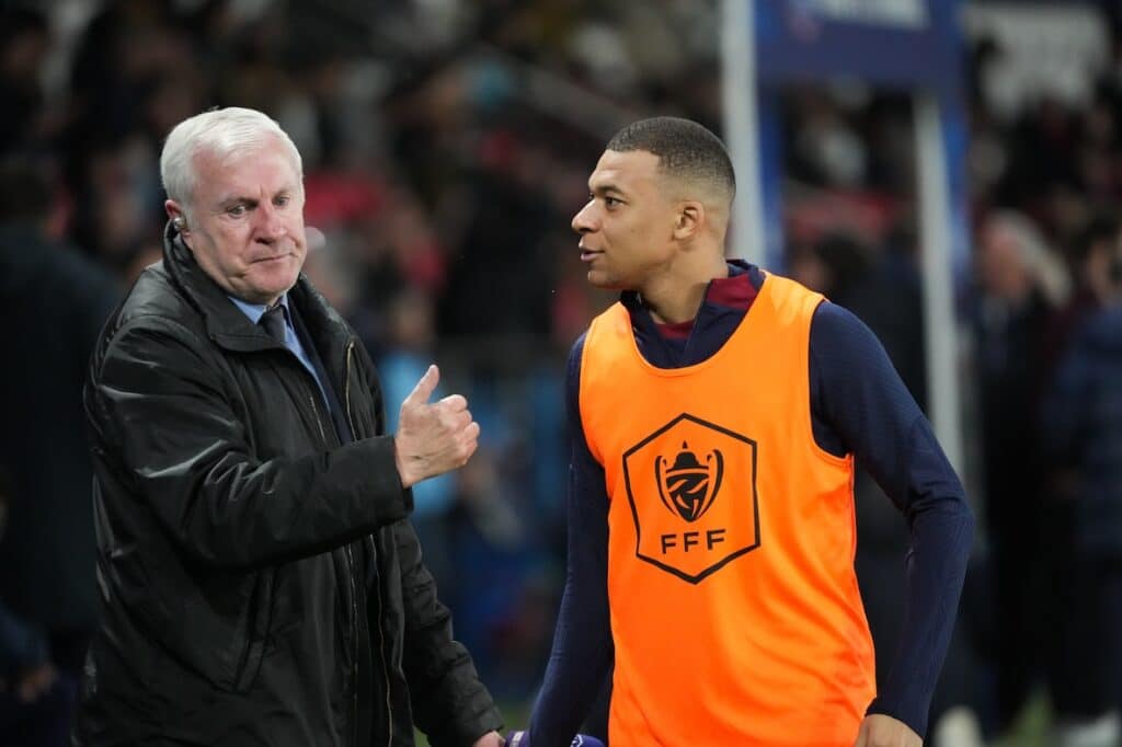 Ligue 1 : les anciens joueurs ont-ils assez de place dans les clubs ?