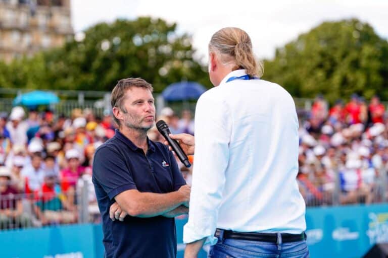 Sébastien Flute dans le mille du tir à l'arc !