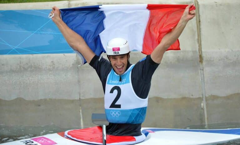 Tony Estanguet en pleine joie après sa 3ème médaille d'or aux JO.