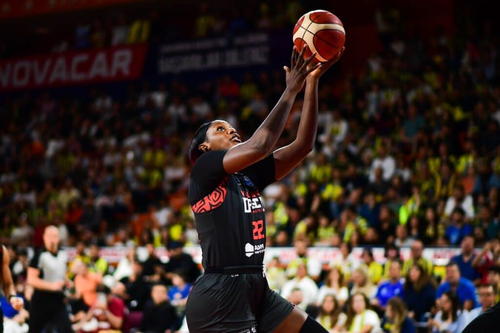 Kariata Diaby a signé à Bourges pour être titré.