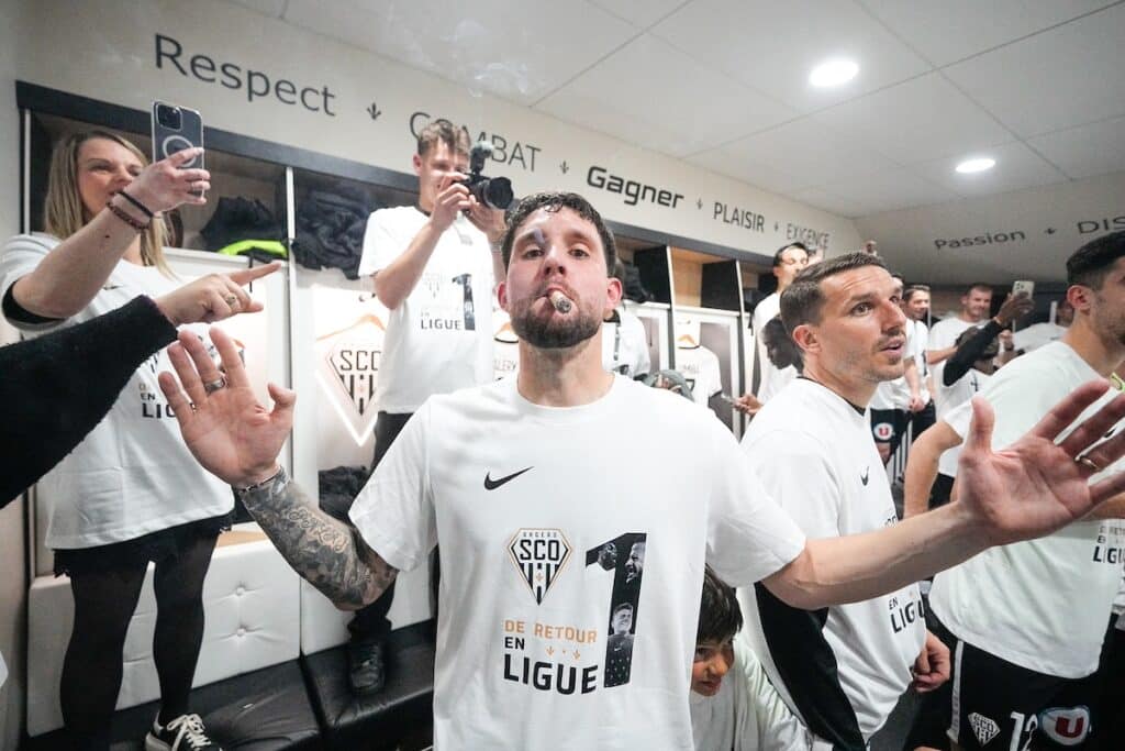 Angers est de retour en Ligue 1 et plus que pour un an.