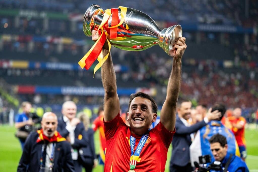 Transferts : le PSG offre 30 M€ + Carlos Soler pour Martin Zubimendi (Real Sociedad)