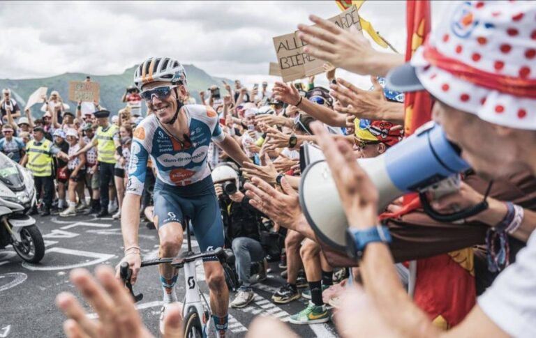 Barder avec son fan club sur le Tour de France.